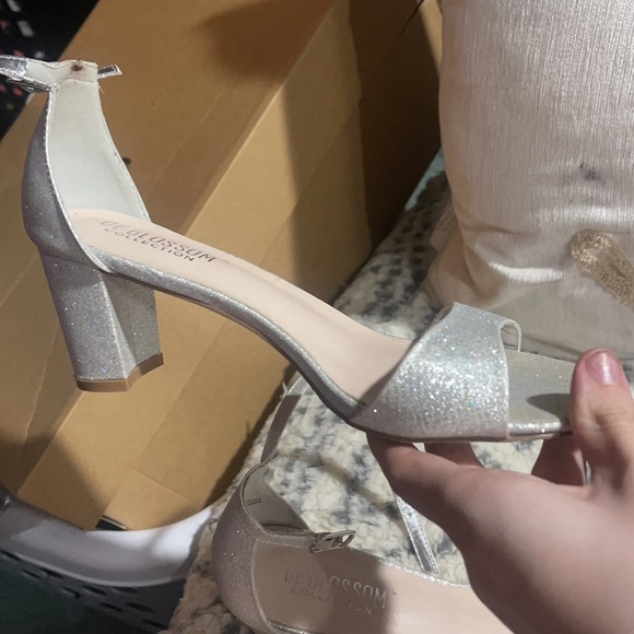 heels - Picture 2 of 3